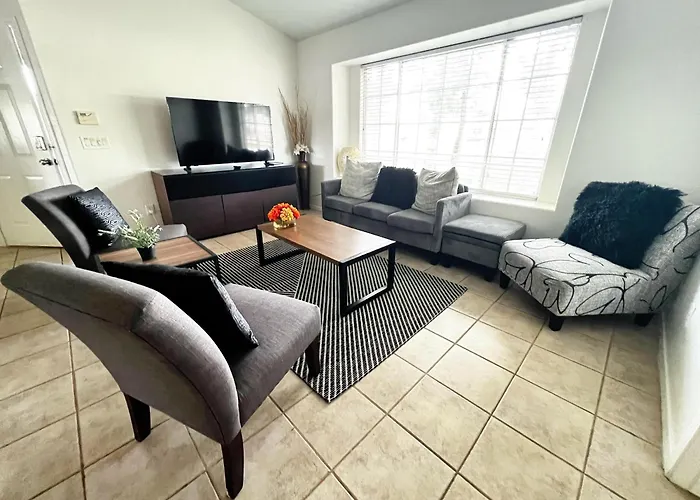 Cozy 3 Bedrooms Town Home In Chandler With Community Pool