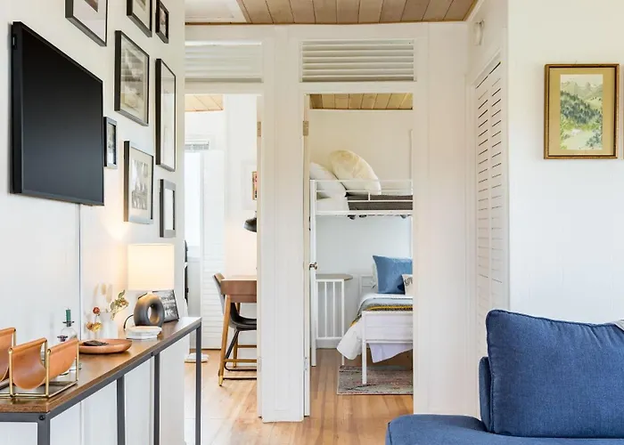 Swan Lake Cottage By Avantstay