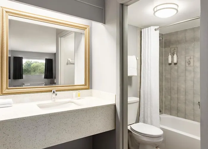 Home Inn & Suites