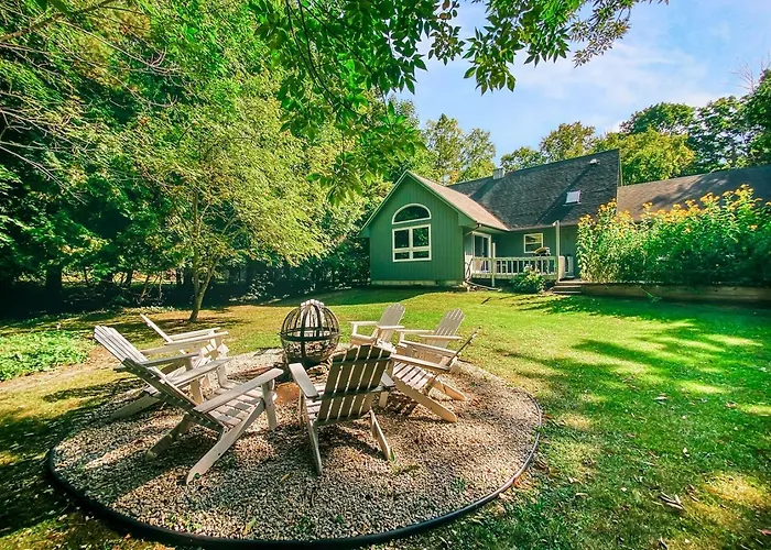 Scandia- Secluded Home, Walk To Marina, Game Room & Hot Tub