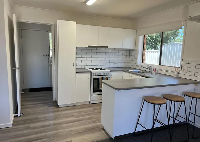 Sunny Shackell - Echuca Moama Holiday Accommodation