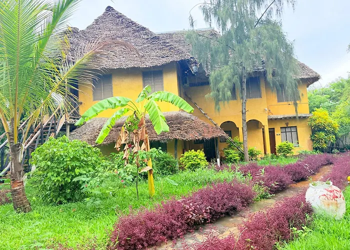 Tropinest Bungalows & Hostel