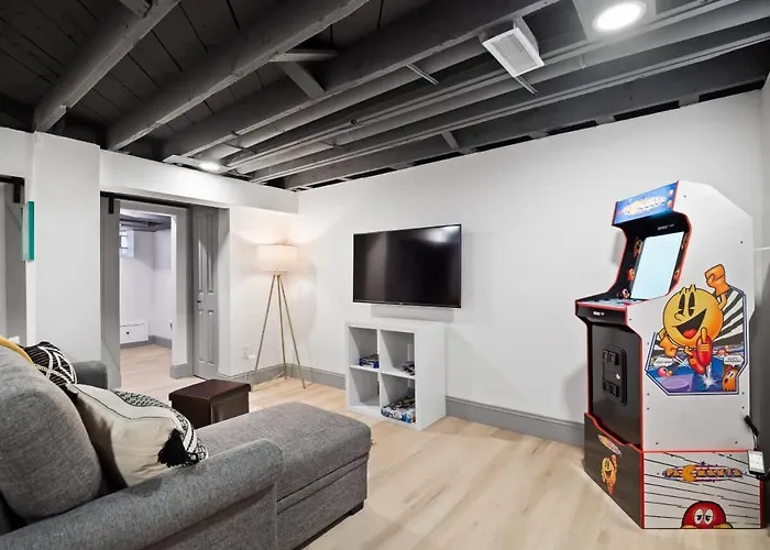 Gorgeous Remodel Game Room Sleeps 8