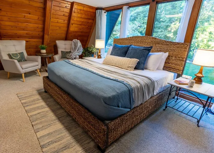Cozy Lakefront Aframe W Hot Tub & Dock