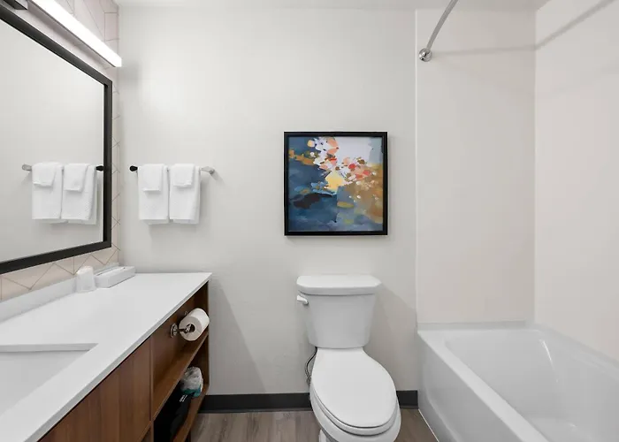 Everhome Suites Portsmouth - Newington By Choice Hotels