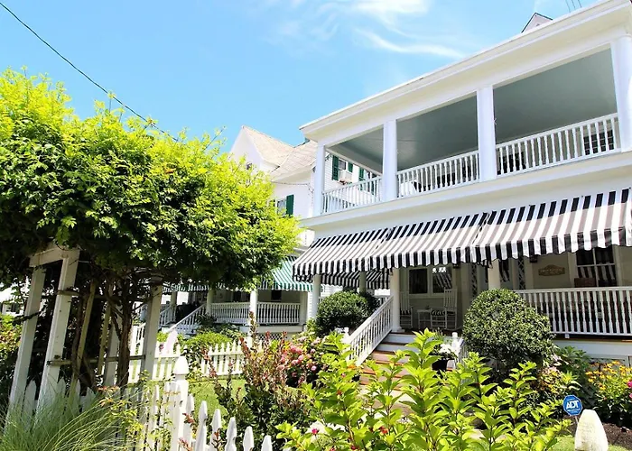 207 Howard Street - The "Schapteau"