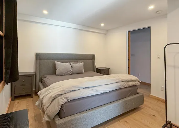 Downtown Loft With Rooftop Hot Tub By Stayin