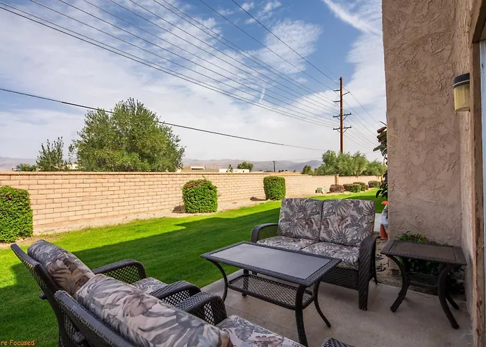 Mid-Century Stay With Pool ,Golf Retreat And Cool Comfort