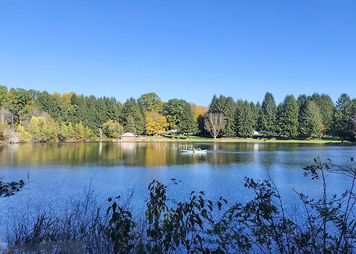 Private 5-Acre Lake: Pet-Friendly Grove City Home