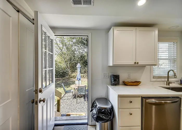 Beach Days & Dtwn Charm! Cape Charles Cottage