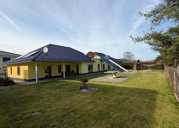 Ferienhaus Strandhaus Sonnenseite rechts, nur 100m vom Senftenberger See