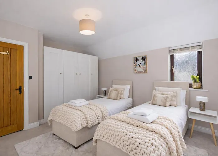 Meadows House I Detached I Driveway Parking I Near Taplow Station With Direct Trains To Central London In 30 Minutes I Fast Wifi I Self-Check-In I By Yoko Property