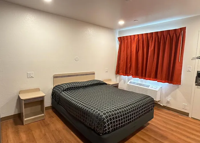 Shasta Vista Inn & Suites