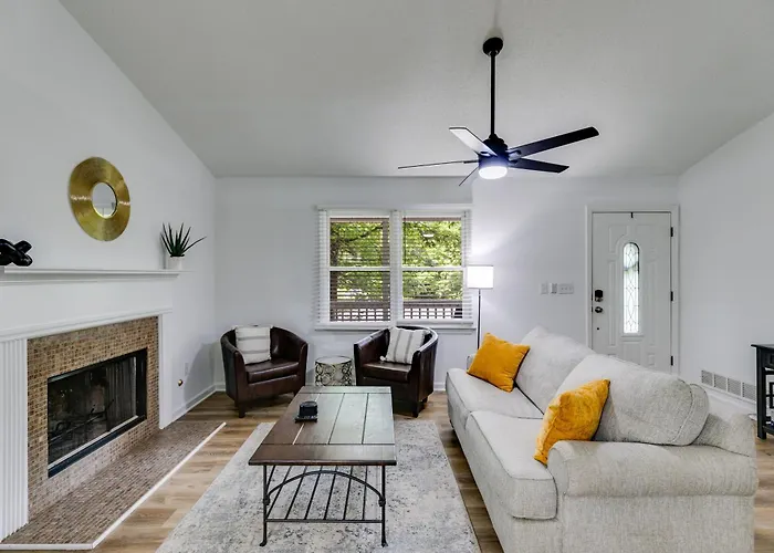 Tranquil Hideaway Home - Pet-Friendly