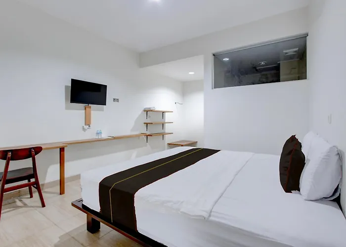 Townhouse Oak Near The Park Mall Solo Formerly D'Nawasena Guest House