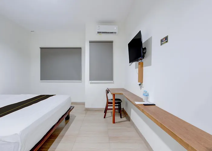 Townhouse Oak Near The Park Mall Solo Formerly D'Nawasena Guest House