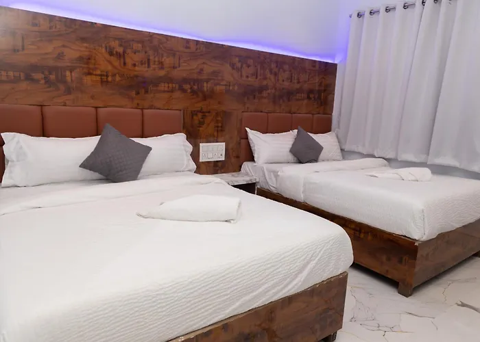 Hotel Midnight Lodging & Boarding