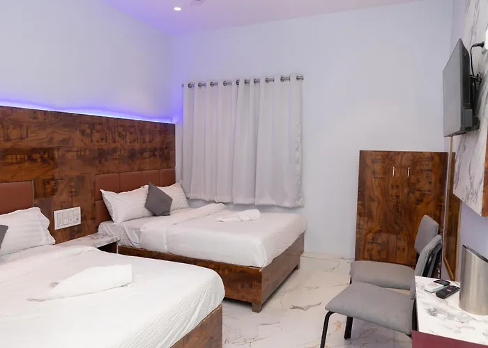 Hotel Midnight Lodging & Boarding