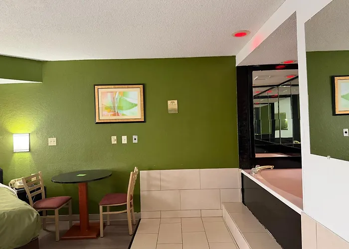 Lafayette Inn & Suites