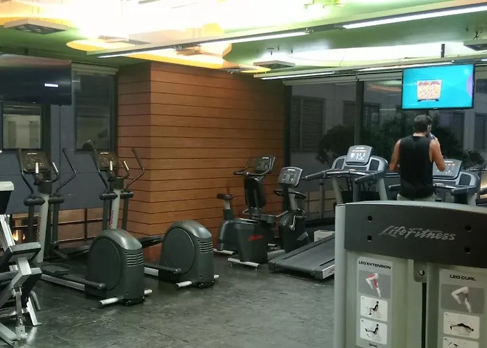 Knightsbridge Residences With Free Pool, Sauna, Fast Wifi, Gym And Kitchen