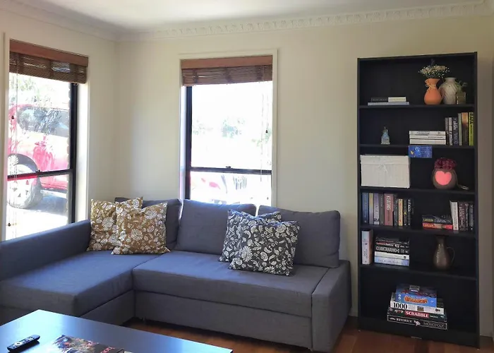 2-Bedroom Townhouse Next To The Hospital