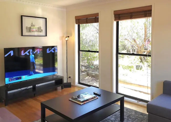 2-Bedroom Townhouse Next To The Hospital