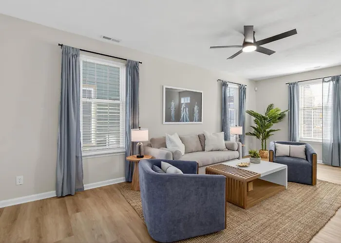 3Br 2'5 Ba King Suite Fenced Yard Parking