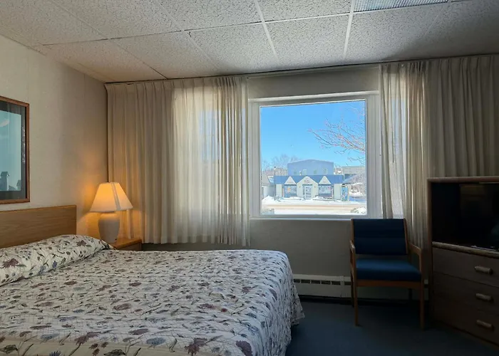 The Shoreline Inn