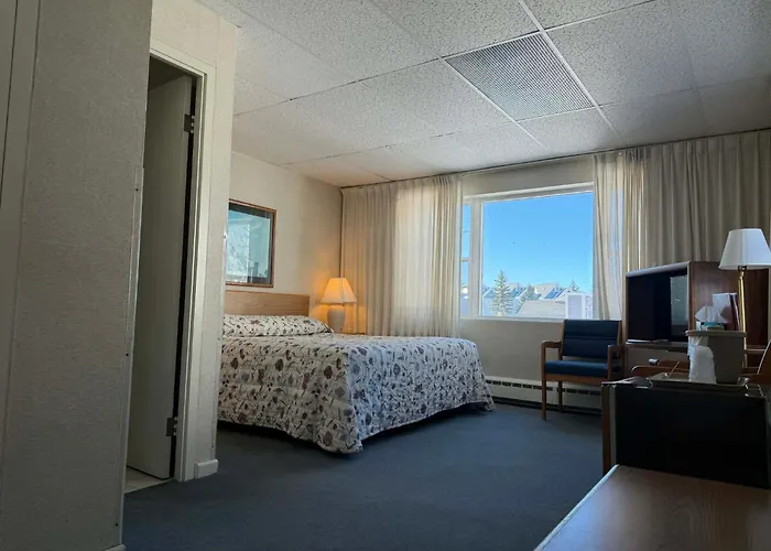 The Shoreline Inn