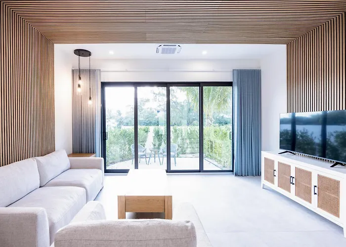 Seascape Townhomes On Gracebay
