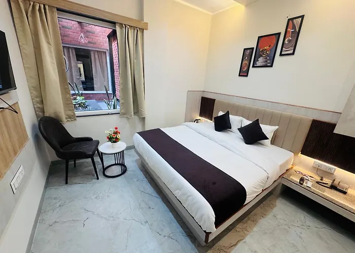 Hotel Purvi By Vilaasitaa Arvindo Indore