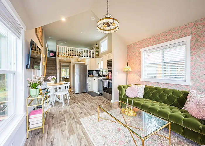 Rainforest Tiny Home Retreat #16 Floral Cottage