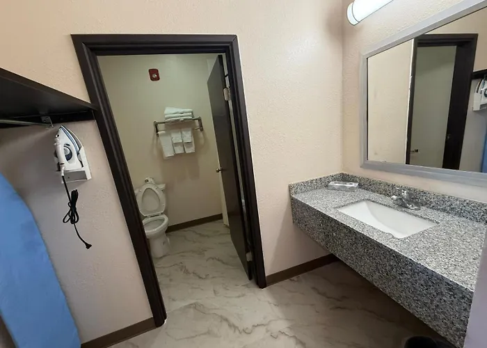 Red Lion Inn & Suites Adairsville