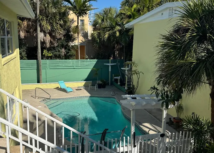 Tropical 2 Bedroom Villa Across Cocoa Beach 3