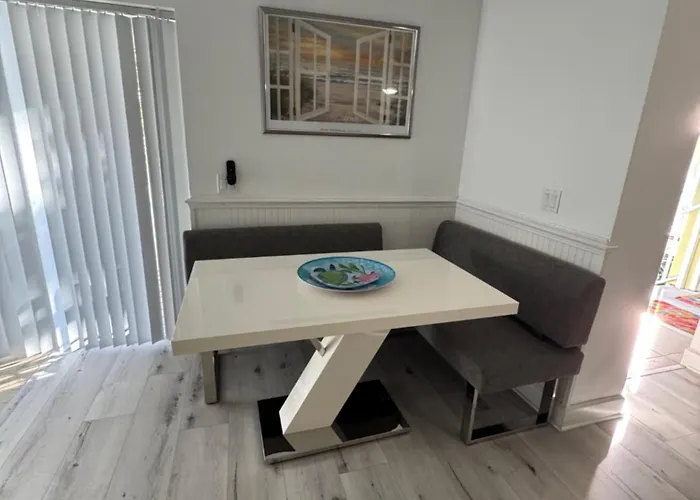 Tropical 2 Bedroom Villa Across Cocoa Beach 3