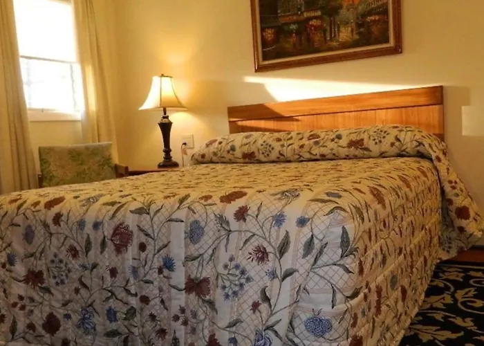 Twin Oaks Motel