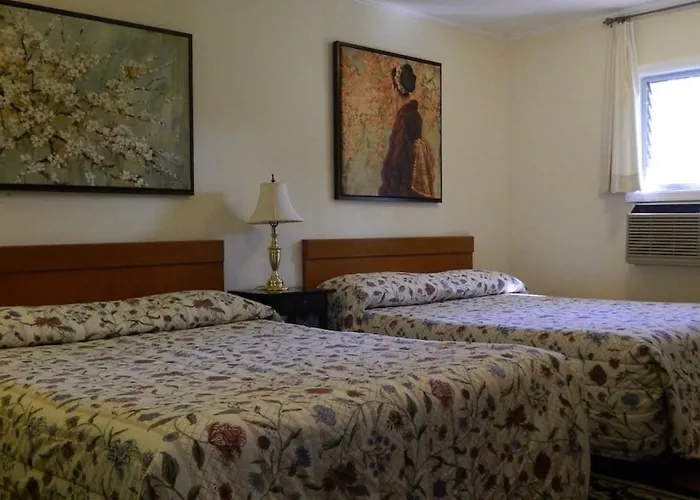 Twin Oaks Motel
