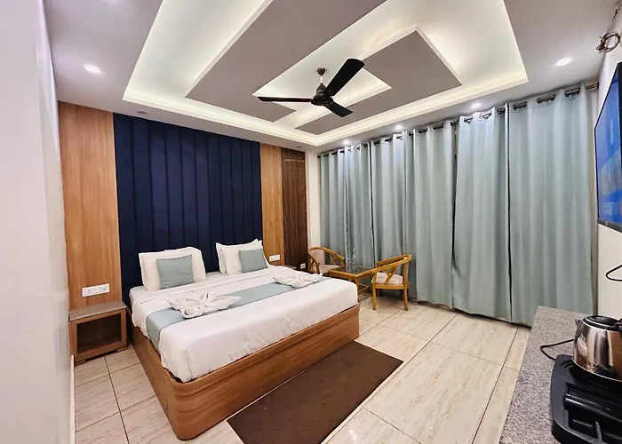 Oakleaf Hotel & Resort - A Classic Rooms & Prime Location Near Library Chowk
