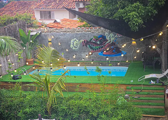 Urban Hostel Pool&Garden