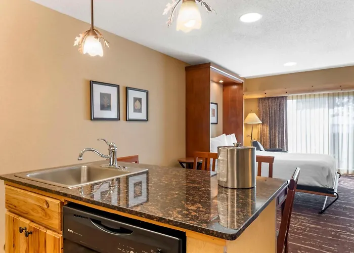 Best Western Premier The Lodge On Lake Detroit