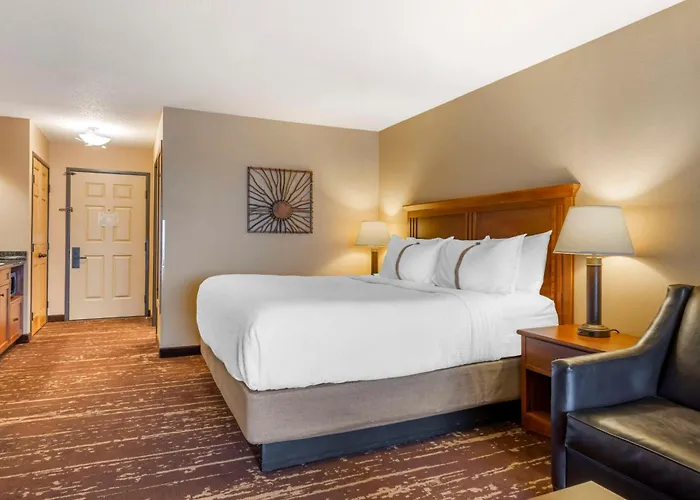 Best Western Premier The Lodge On Lake Detroit