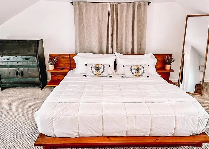 Buttonwood Hotel 1 - Boutique Accommodations