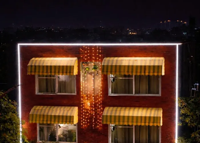 Saffron Inn - Near India Expo Mart