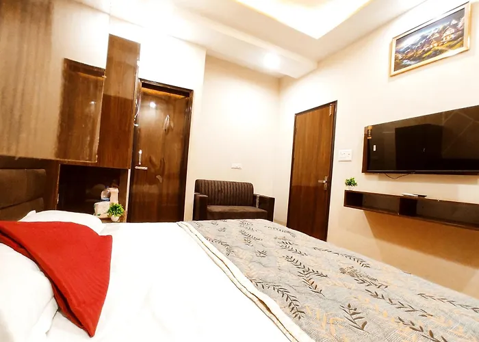 Hotel Land Royal Stays - Premium Rooms In Budget