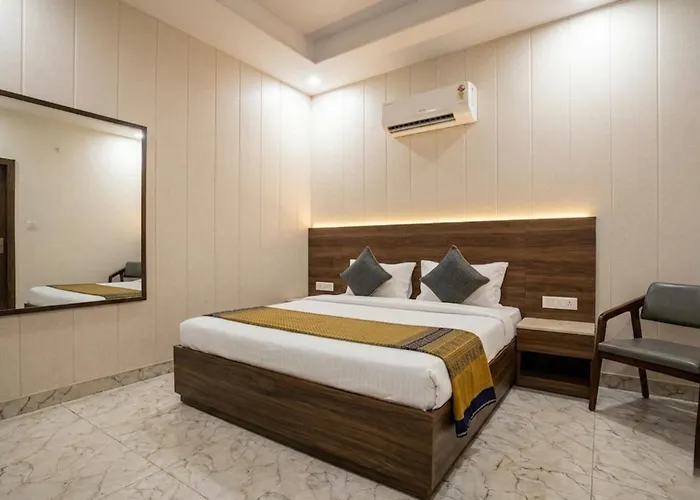 Hotel The Velvet Crest Zirakpur