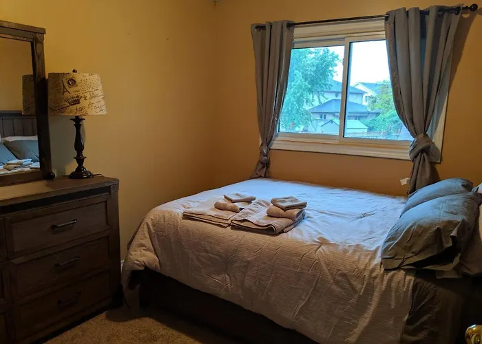 Doctors Lounge - An Executive Home In Niagara