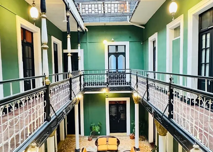 1825 Hotel