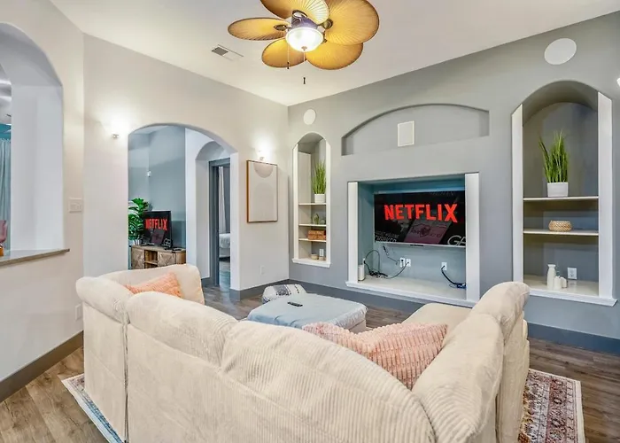 Cypress Gem, Cozy, Central & Pet-Friendly Retreat