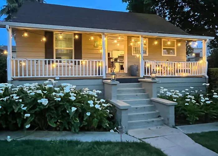 Walk To Downtown | Workspace + Pet Friendly
