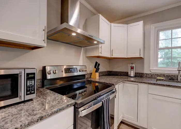 Spacious 4Br3Ba Home With Large Fenced Yard